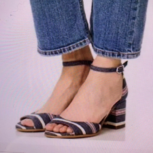 Sam Edelman Susie Stripe Denim Block Heel Sandals 8 - Picture 1 of 8